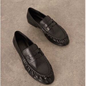 Arrange Leather Loafer. Size 10